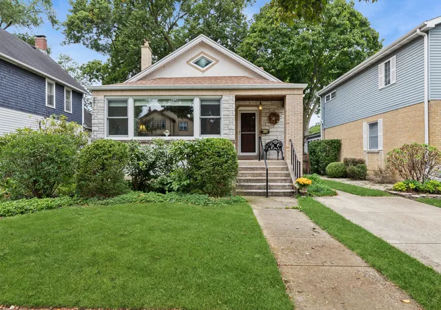 Single family home for sale at 520 Courtland Ave, Park Ridge, IL 60068 | MLS# 12762908