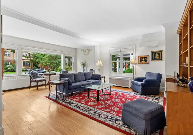 Photo 3 of Single family home for sale at 520 Courtland Ave, Park Ridge, IL 60068 | MLS# 12762908 | Listing updated on 2026-09-24