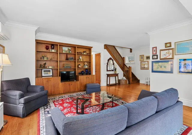 Photo 3 of Single family home for sale at 520 Courtland Ave, Park Ridge, IL 60068 | MLS# 12762908 | Listing updated on 2026-09-24