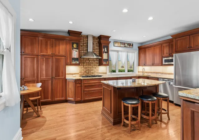Photo 4 of Single family home for sale at 520 Courtland Ave, Park Ridge, IL 60068 | MLS# 12762908 | Listing updated on 2026-09-24