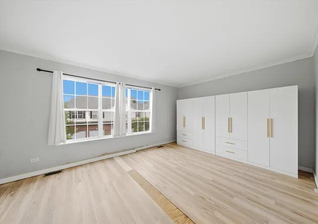 Photo 3 of Townhouse for sale at 512 N Fox Trl, Round Lake, IL 60073 | MLS# 12762912 | Listing updated on 2026-09-24