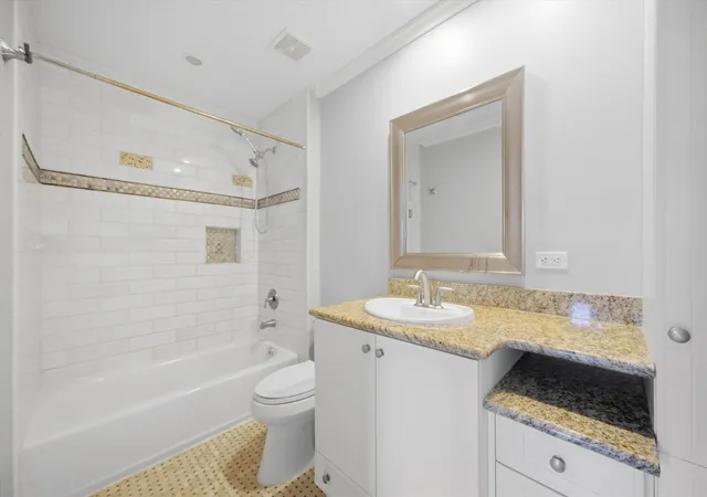 Photo 4 of Townhouse for sale at 512 N Fox Trl, Round Lake, IL 60073 | MLS# 12762912 | Listing updated on 2026-09-24