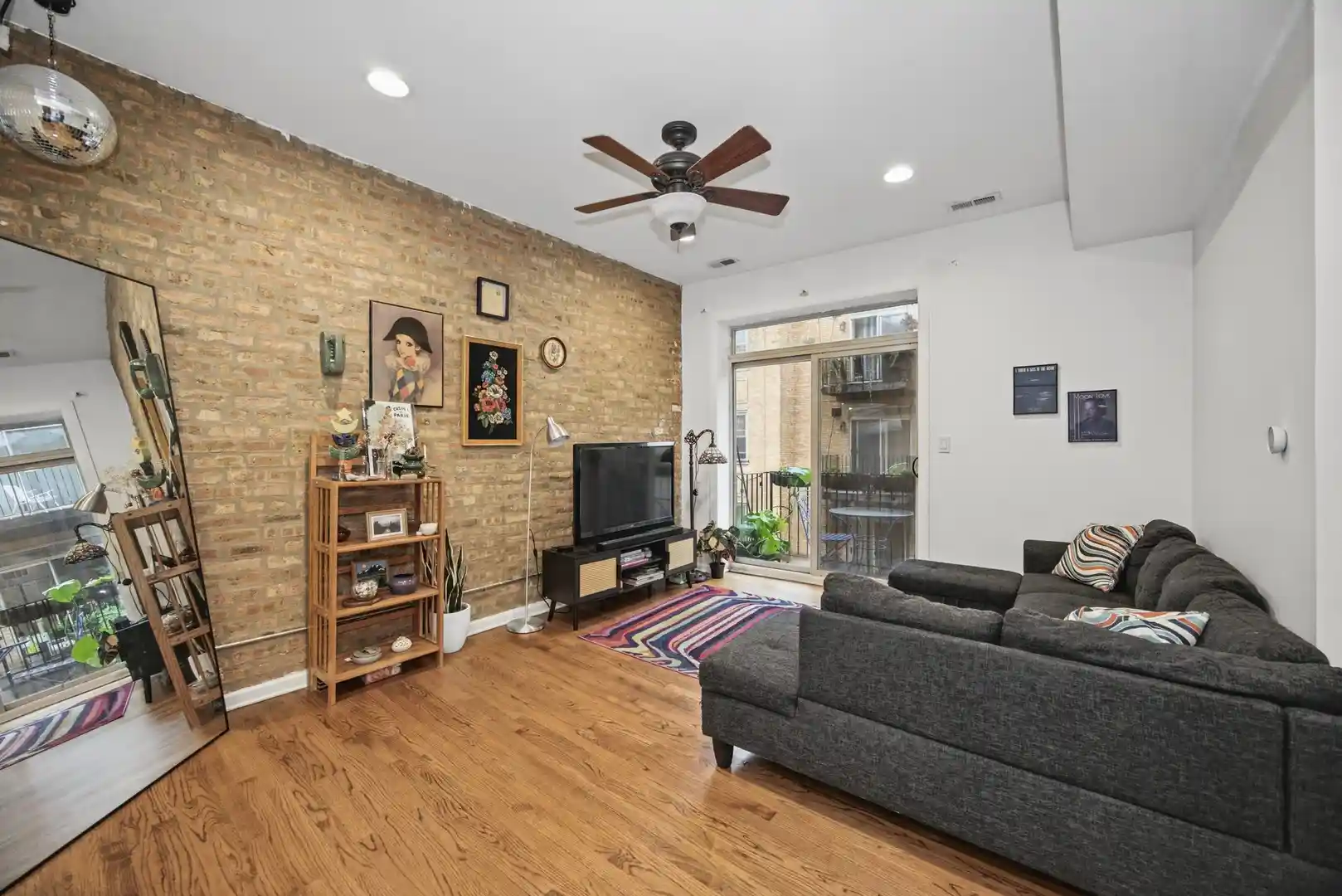 Listing Photo 2 - Condo for sale in 1641 W Farwell Ave located at 1641 W Farwell Ave, Chicago, IL 60626 - Unit #2N