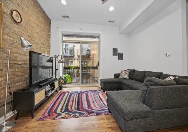 Photo 4 of Condo for sale at 1641 W Farwell Ave #2N, Chicago, IL 60626 | MLS# 12762914 | Listing updated on 2026-10-06