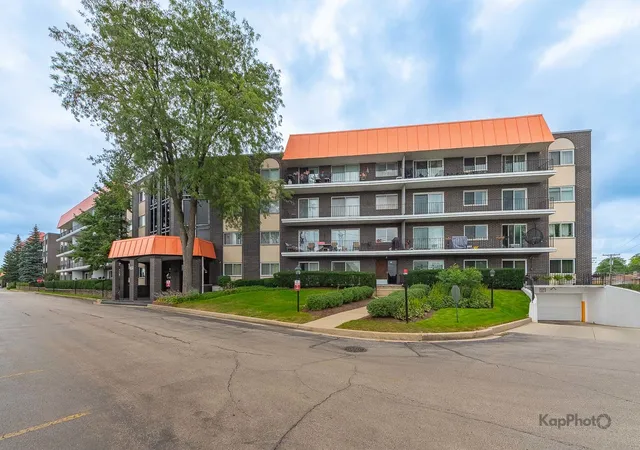 Condo for sale at 4949 Golf Rd #105, Skokie, IL 60077 | MLS# 12762917