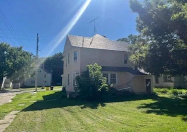 Photo 3 of Multi family home for sale at 1002 Oak Ave S, Freeport, IL 61032 | MLS# 12762918 | Listing updated on 2026-09-23