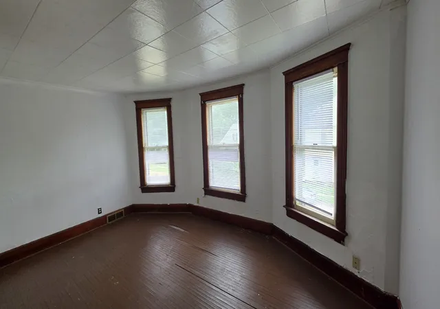 Listing Photo 5 - Condo for sale in building located at 1002 Oak Ave S, Freeport, IL 61032