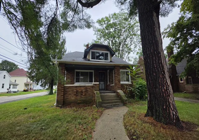 Photo 1 of Single family home for sale at 1303 S Oak Ave, Freeport, IL 61032 | MLS# 12762943 | Listing updated on 2026-09-24