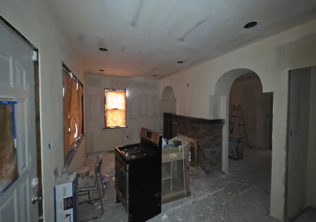 Photo 4 of Single family home for sale at 1303 S Oak Ave, Freeport, IL 61032 | MLS# 12762943 | Listing updated on 2026-09-24