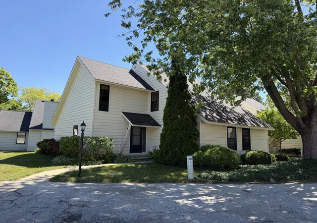 Photo 1 of Townhouse for sale at 661 Mitchell Ct #661, Gurnee, IL 60031 | MLS# 12762957 | Listing updated on 2026-09-23