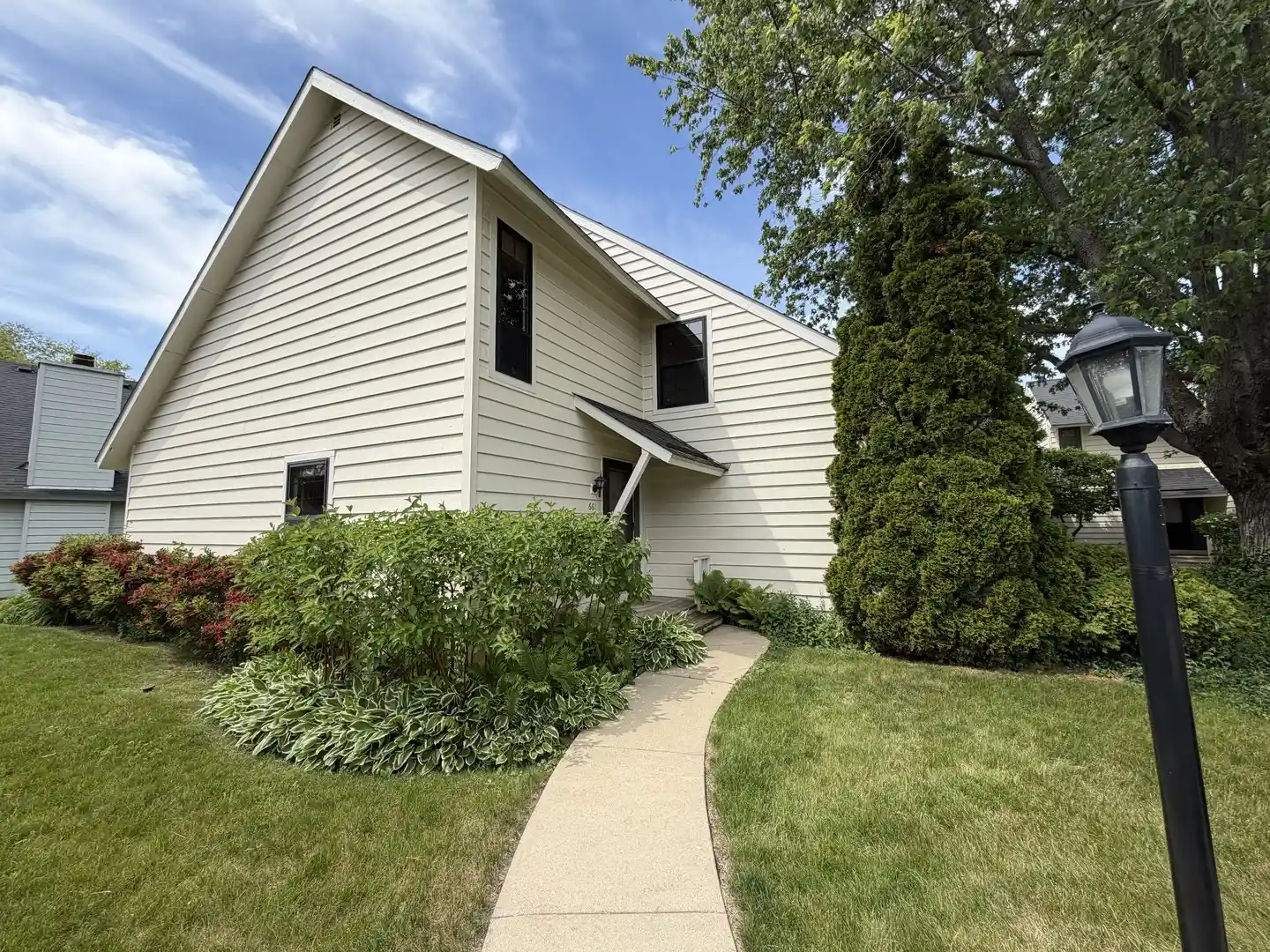 Listing Photo 2 - Condo for sale in 661 Mitchell Ct located at 661 Mitchell Ct, Gurnee, IL 60031 - Unit #661