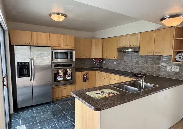 Photo 3 of Townhouse for sale at 661 Mitchell Ct #661, Gurnee, IL 60031 | MLS# 12762957 | Listing updated on 2026-09-23