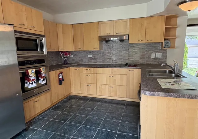 Photo 4 of Townhouse for sale at 661 Mitchell Ct #661, Gurnee, IL 60031 | MLS# 12762957 | Listing updated on 2026-09-23