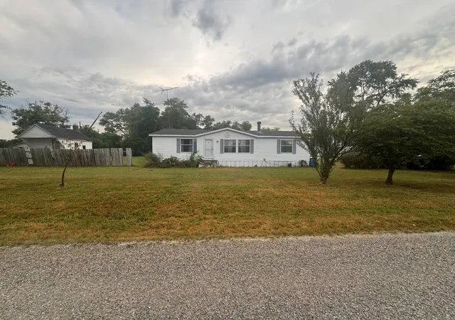 Photo 1 of Manufactured home for sale at 206 W Mcgaughey St, Worden, IL 62097 | MLS# 12762962 | Listing updated on 2026-10-06