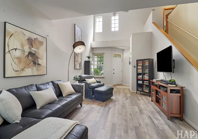 Photo 3 of Townhouse for sale at 567 Shakespeare Dr, Grayslake, IL 60030 | MLS# 12762964 | Listing updated on 2026-09-30