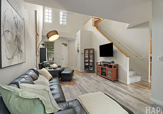 Photo 4 of Townhouse for sale at 567 Shakespeare Dr, Grayslake, IL 60030 | MLS# 12762964 | Listing updated on 2026-09-30