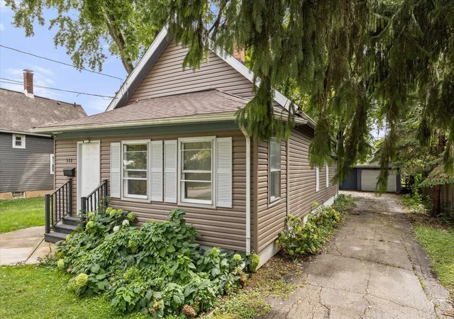 Photo 3 of Single family home for sale at 311 Orange St, Elgin, IL 60123 | MLS# 12762973 | Listing updated on 2026-09-24