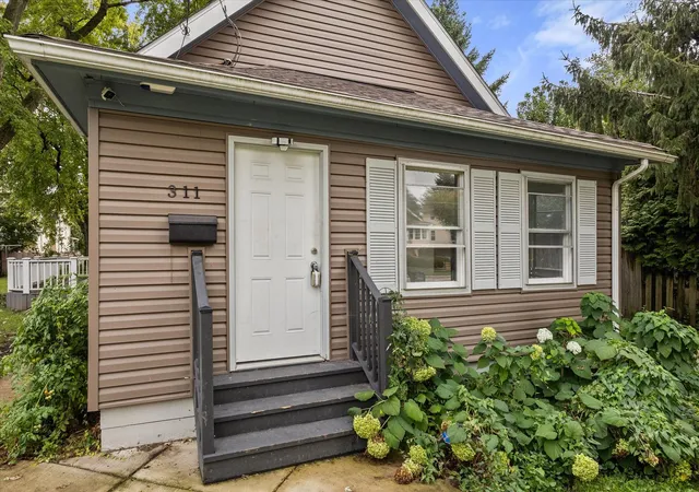 Photo 3 of Single family home for sale at 311 Orange St, Elgin, IL 60123 | MLS# 12762973 | Listing updated on 2026-09-24