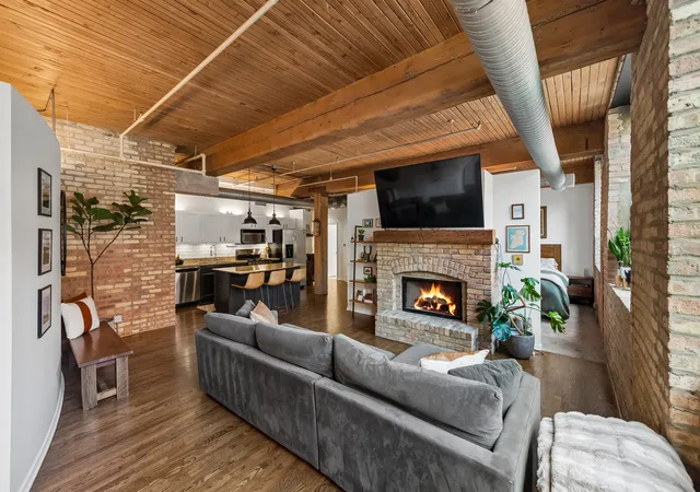 Photo 3 of Condo for sale at 2911 N Western Ave #111, Chicago, IL 60618 | MLS# 12762986 | Listing updated on 2026-09-28