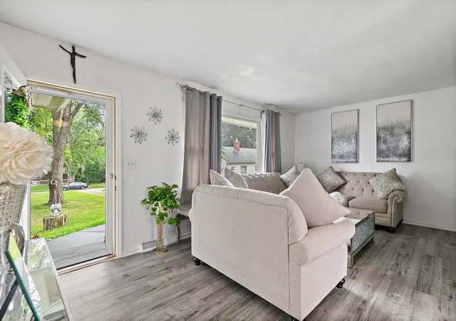 Photo 3 of Single family home for sale at 2008 Eastmoreland Ave, Rockford, IL 61108 | MLS# 12762995 | Listing updated on 2026-09-23