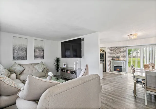 Photo 4 of Single family home for sale at 2008 Eastmoreland Ave, Rockford, IL 61108 | MLS# 12762995 | Listing updated on 2026-09-23