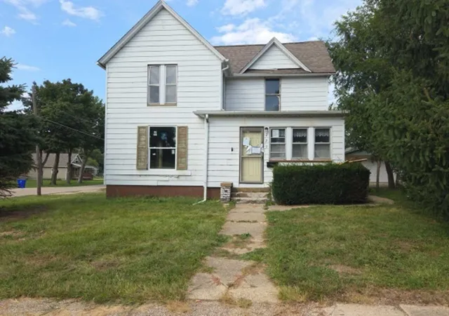 Photo 2 of Single family home for sale at 220 W 8th Street, Kewanee, IL 61443 | MLS# 12763004 | Listing updated on 2026-09-19