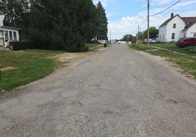 Photo 3 of Single family home for sale at 220 W 8th Street, Kewanee, IL 61443 | MLS# 12763004 | Listing updated on 2026-09-19
