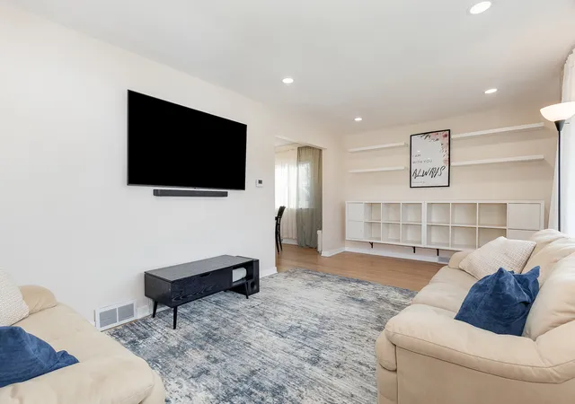 Photo 3 of Single family home for sale at 6117 W 80th Street, Burbank, IL 60459 | MLS# 12763009 | Listing updated on 2026-09-23