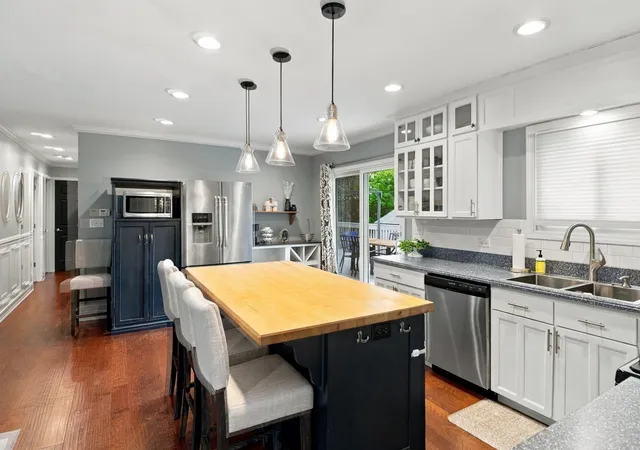 Photo 3 of Single family home for sale at 1415 N Scully Dr, Mc Henry, IL 60050 | MLS# 12763016 | Listing updated on 2026-09-30