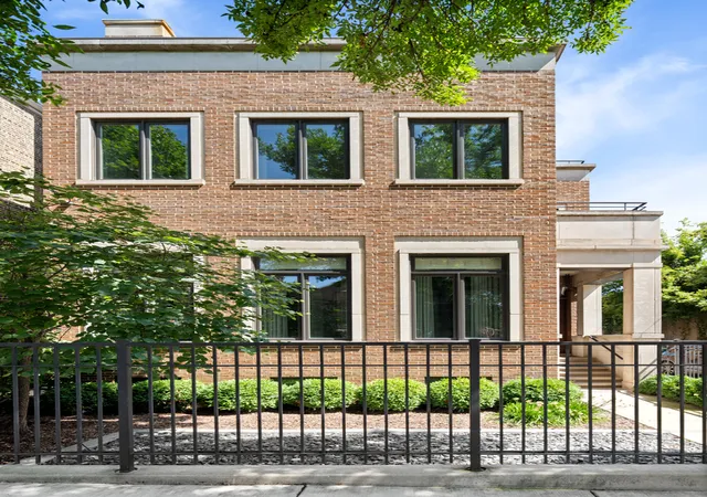 Photo 1 of Single family home for sale at 1801 N Hermitage Ave, Chicago, IL 60622 | MLS# 12763048 | Listing updated on 2026-09-28