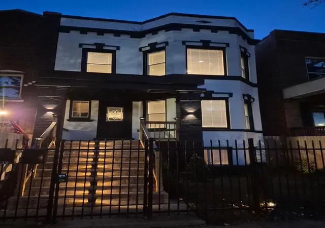 Listing Photo 2 - Condo for sale in building located at 27 N Latrobe Ave, Chicago, IL 60644