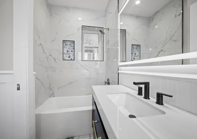 Listing Photo 4 - Condo for sale in building located at 27 N Latrobe Ave, Chicago, IL 60644