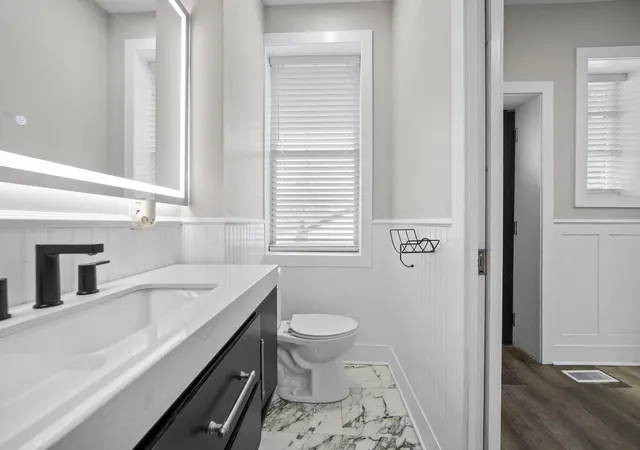 Listing Photo 5 - Condo for sale in building located at 27 N Latrobe Ave, Chicago, IL 60644