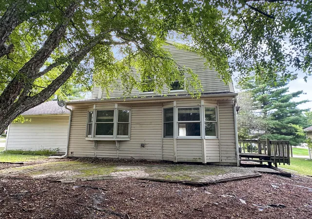 Photo 2 of Single family home for sale at 700 Butterfield Dr, Algonquin, IL 60102 | MLS# 12763060 | Listing updated on 2026-09-22