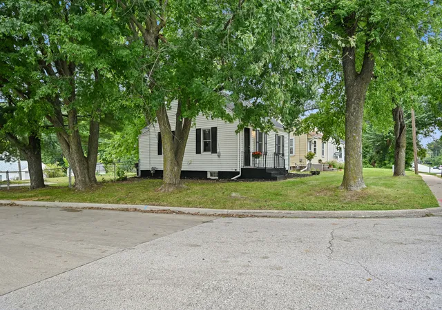 Photo 3 of Single family home for sale at 4208 30th Street, Rock Island, IL 61201 | MLS# 12763063 | Listing updated on 2026-09-23