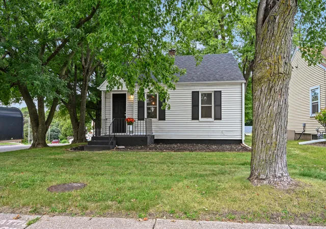 Photo 4 of Single family home for sale at 4208 30th Street, Rock Island, IL 61201 | MLS# 12763063 | Listing updated on 2026-09-23
