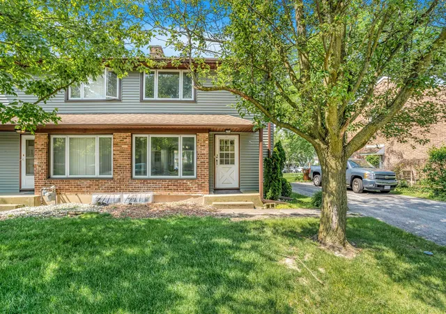 Photo 1 of Townhouse for sale at 17 Michael Rd, Park Forest, IL 60466 | MLS# 12763081 | Listing updated on 2026-09-19