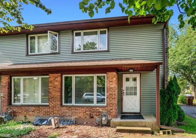 Photo 2 of Townhouse for sale at 17 Michael Rd, Park Forest, IL 60466 | MLS# 12763081 | Listing updated on 2026-09-19