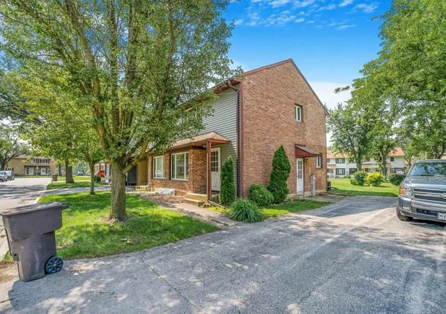 Photo 3 of Townhouse for sale at 17 Michael Rd, Park Forest, IL 60466 | MLS# 12763081 | Listing updated on 2026-09-19