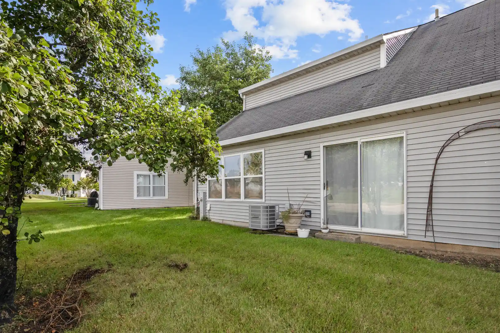 Listing Photo 21 - Condo for sale in 1320 Jenna Dr located at 1320 Jenna Dr, South Elgin, IL 60177 - Unit 1320 Jenna Dr