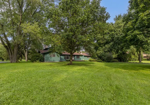 Photo 1 of Single family home for sale at 749 N Sharon Dr, Woodstock, IL 60098 | MLS# 12763092 | Listing updated on 2026-09-24