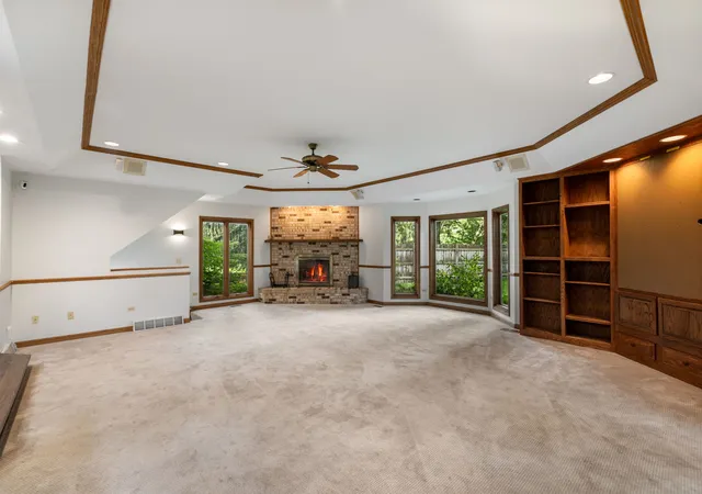 Photo 4 of Single family home for sale at 749 N Sharon Dr, Woodstock, IL 60098 | MLS# 12763092 | Listing updated on 2026-10-07