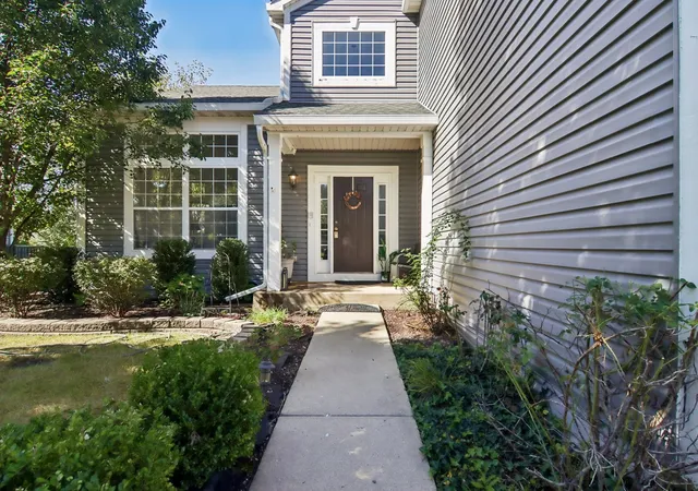 Photo 3 of Single family home for sale at 449 S Orchard Dr, Bolingbrook, IL 60440 | MLS# 12763099 | Listing updated on 2026-10-20