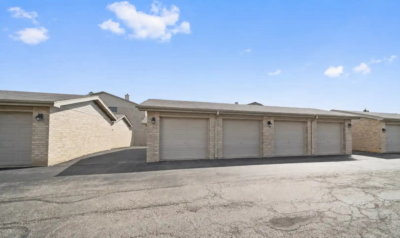 Listing Photo 20 - Condo for sale in 13950 E Leamington Dr located at 13950 E Leamington Dr, Crestwood, IL 60445 - Unit #203