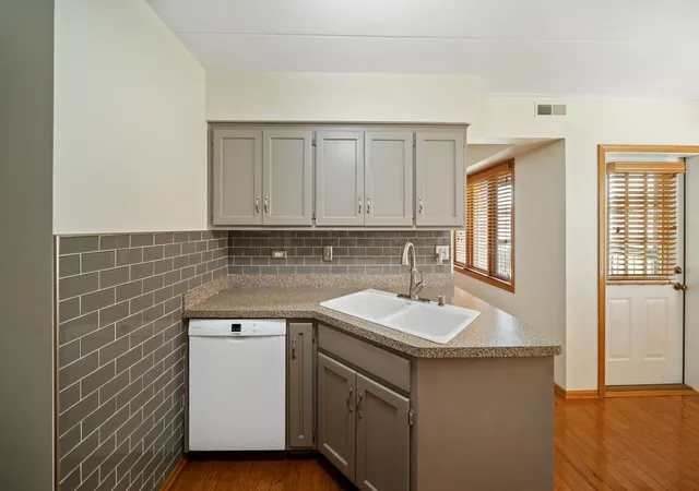 Photo 4 of Condo for sale at 13950 E Leamington Dr #203, Crestwood, IL 60418 | MLS# 12763113 | Listing updated on 2026-09-21