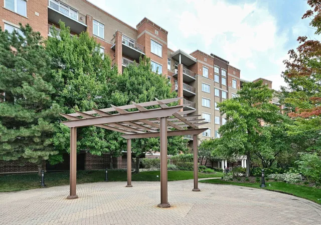 Photo 2 of Condo for sale at 1 N Beacon Pl #601, La Grange, IL 60525 | MLS# 12763136 | Listing updated on 2026-10-03