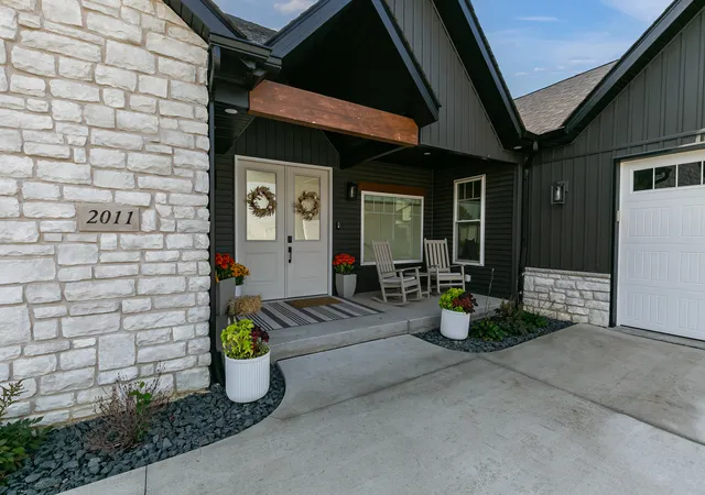 Photo 1 of Single family home for sale at 2011 E 59th Court, Davenport, IA 52807 | MLS# 12763143 | Listing updated on 2026-10-20