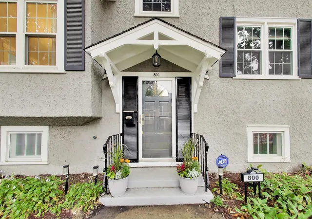 Photo 3 of Single family home for sale at 800 S Scoville Ave, Oak Park, IL 60304 | MLS# 12763145 | Listing updated on 2026-09-21
