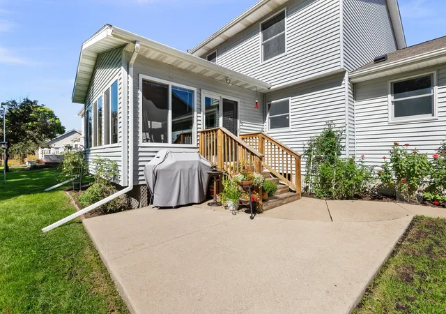 Photo 3 of Single family home for sale at 2493 Countryside Ln, Bettendorf, IA 52722 | MLS# 12763152 | Listing updated on 2026-10-16