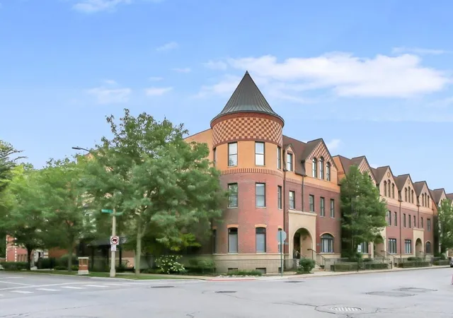 Photo 1 of Condo for sale at 170 N Marion St #14, Oak Park, IL 60302 | MLS# 12763165 | Listing updated on 2026-10-06
